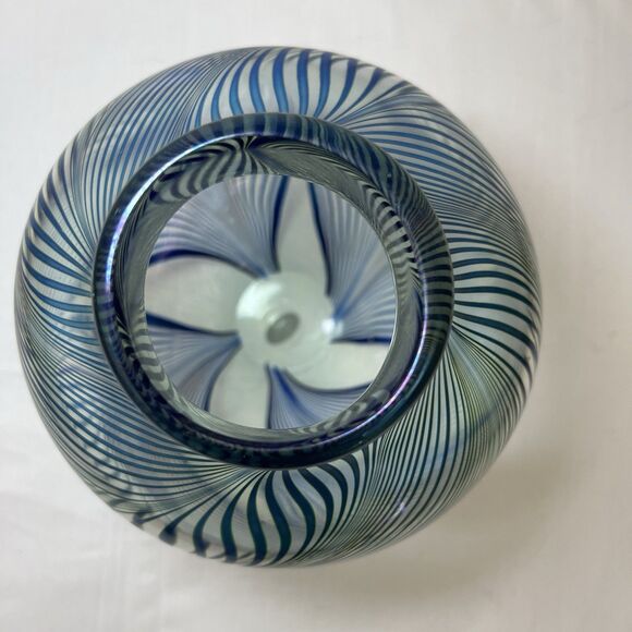 Vtg Robert Held Clear Iridescent Pulled Feather Blue White Round Vase 7” Signed - Picture 4 of 8